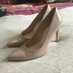 Nude pumps lightly worn